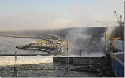 27 августа 2012 г. Каменно-набросная плотина Богучанской ГЭС, вид со стороны нижнего бьефа. Фото пресс-службы ОАО РусГидро