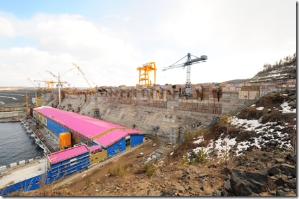 Апрель 2012 г. Общий вид строительства Богучанской ГЭС со смотровой площадки левого берега. Фото ОАО РусГидро