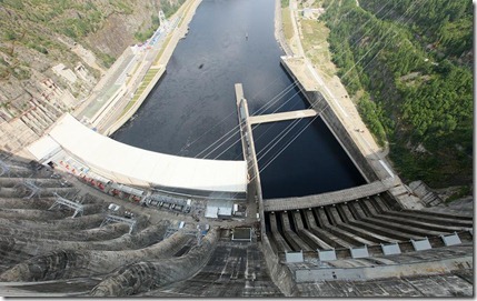 Вид с плотины Саяно-Шушенской ГЭС. Фото пресс-службы ОАО РусГидро