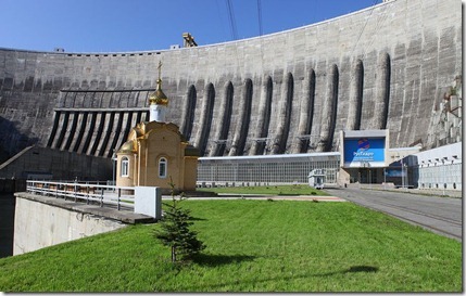 Православная часовня у Саяно-Шушенской ГЭС. Фото пресс-службы ОАО РусГидро