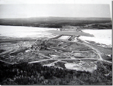Общий вид площадки строительства БоГЭС весной 1982 года. Фото пресс-службы ОАО РусГидро