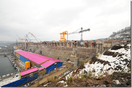 Апрель 2012 г. Общий вид строительства Богучанской ГЭС со смотровой площадки левого берега. Фото пресс-службы ОАО РусГидро
