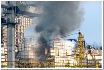 Пожар на Богучанской ГЭС 21 апреля 2011 года. Фото: Виталий Сквош