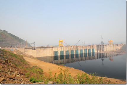 9 июля 2012 г. Бетонная часть плотины Богучанской ГЭС, вид со стороны верхнего бьефа. Фото пресс-службы ОАО РусГидро