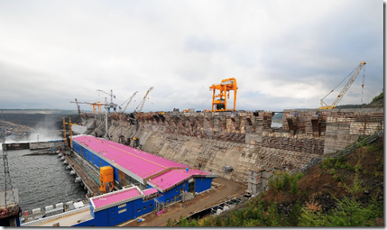 Общий вид строительства Богучанской ГЭС со смотровой площадки левого берега. Фото пресс-службы ОАО РусГидро