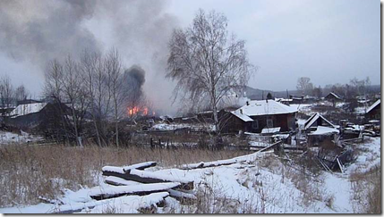 Сожжение ангарского поселка Болтурино, оказавшегося в зоне затопления Богучанской ГЭС. Фото: Валентина Семенова