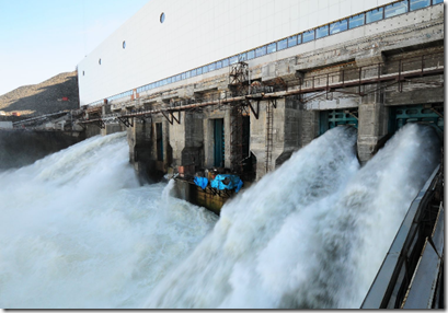Так водосброс Богучанской ГЭС работал в начале сентября 2012 г. Фото пресс-службы ОАО РусГидро