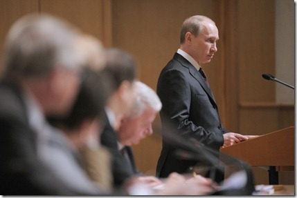 Председатель правительства РФ Владимир Путин выступает на совещании. Фото с официального сайта премьера