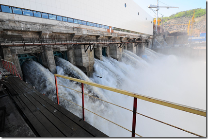 7 июня 2012 г. Водосброс №1, вид со стороны нижнего бьефа Богучанской ГЭС. Фото пресс-службы ОАО РусГидро