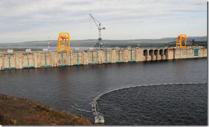 16 сентября 2013 г. Бетонная часть плотины Богучанской ГЭС, вид со стороны верхнего бьефа. Фото пресс-службы ОАО РусГидро