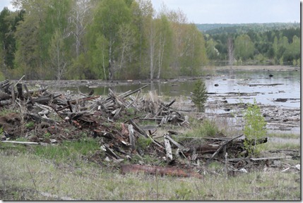 Июль 2012 г. Заполнение водохранилища Богучанской ГЭС. Территория нижнего склада исправительно-трудовой колонии №9 (ИТК-9) у п. Болтурино Красноярского края