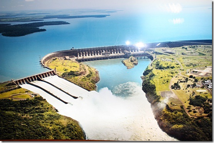 ГЭС Итайпу, расположенной на границе Бразилии и Парагвая