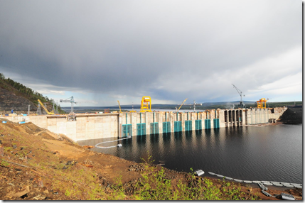 31 мая 2012 г. Бетонная часть плотины Богучанской ГЭС, вид со стороны верхнего бьефа. Фото пресс-службы ОАО РусГидро