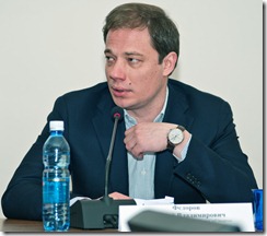 Евгений Федоров выступает на круглом столе по Нижнему Приангарью. Фото: Владимир Попов