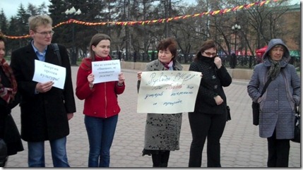 Инициативная группа граждан, посёлки которых будут затопляться при строительстве Богучанской ГЭС, провели пикет у здания Правительства Иркутской области