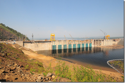 14 июня 2012 г. Бетонная часть плотины Богучанской ГЭС, вид со стороны верхнего бьефа. Фото пресс-службы ОАО РусГидро